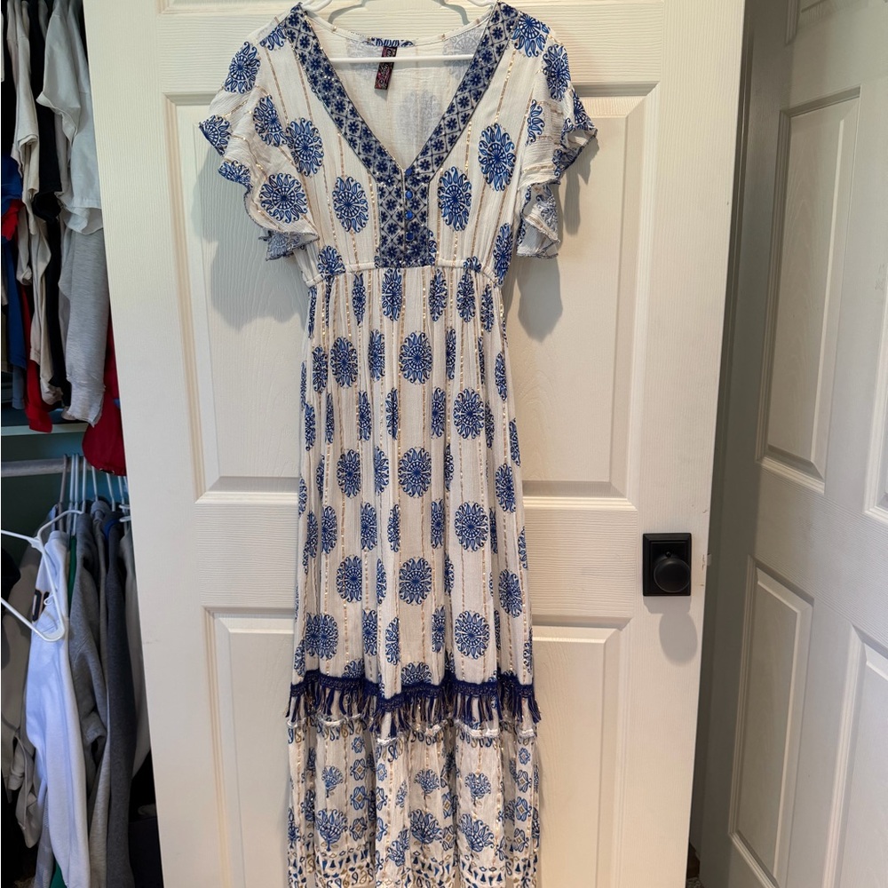 Women's Blue & White Floral V-Neck Maxi Dress